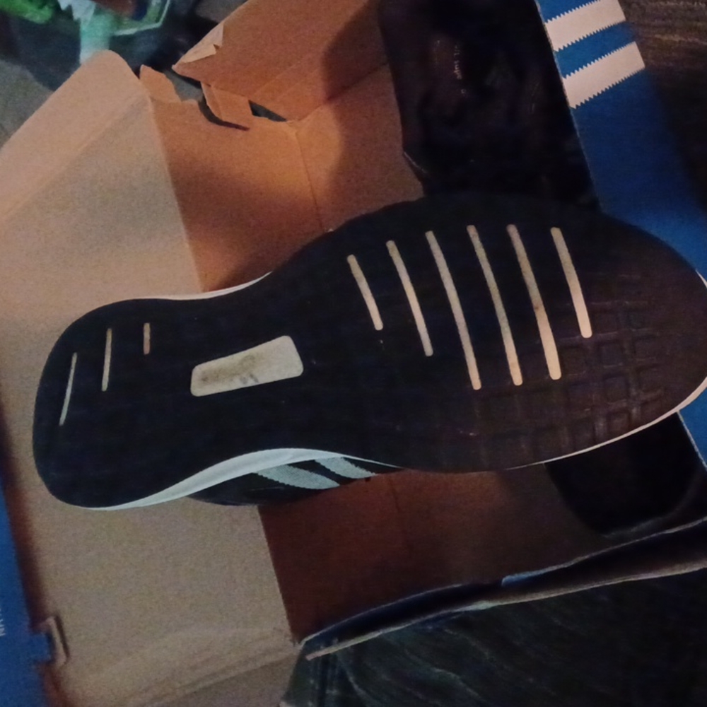 Adidas - Picture 3 of 4